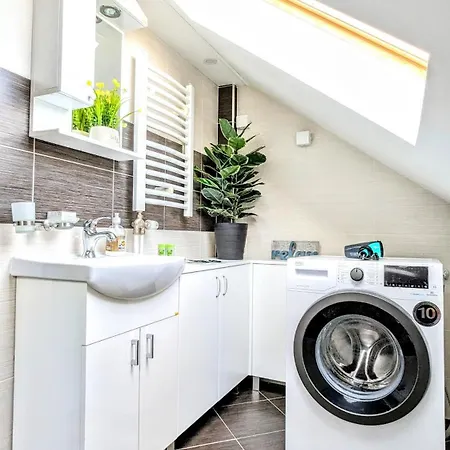 شقة Spacious & Attractive 600m-7minuta Hoda Od Centra, Mogucnost Za Parking-apartmani-nsmilos *